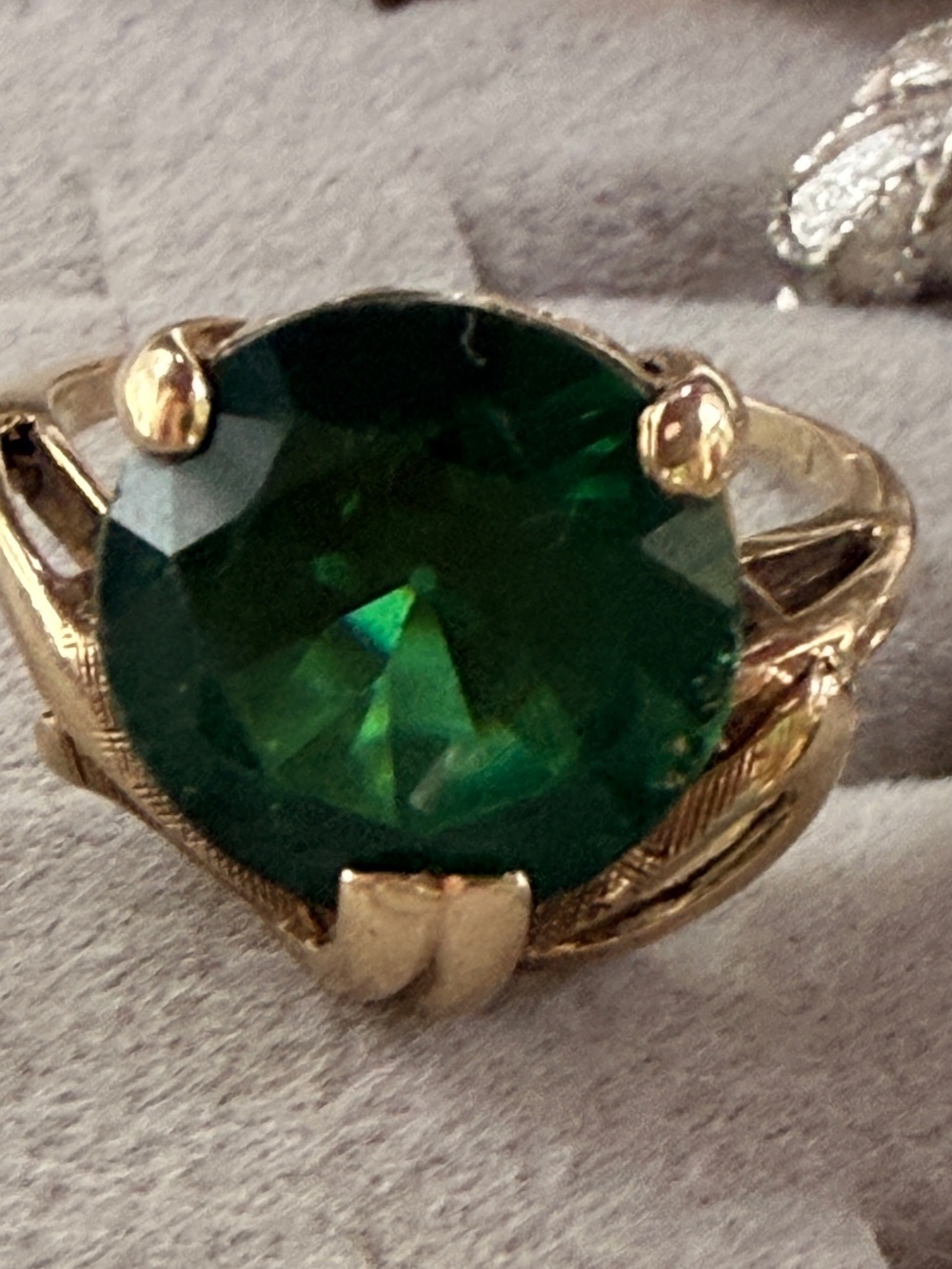 Vintage 1950s Mid Century Cocktail Ring Round Brilliant Green Paste Gemstone Sz7